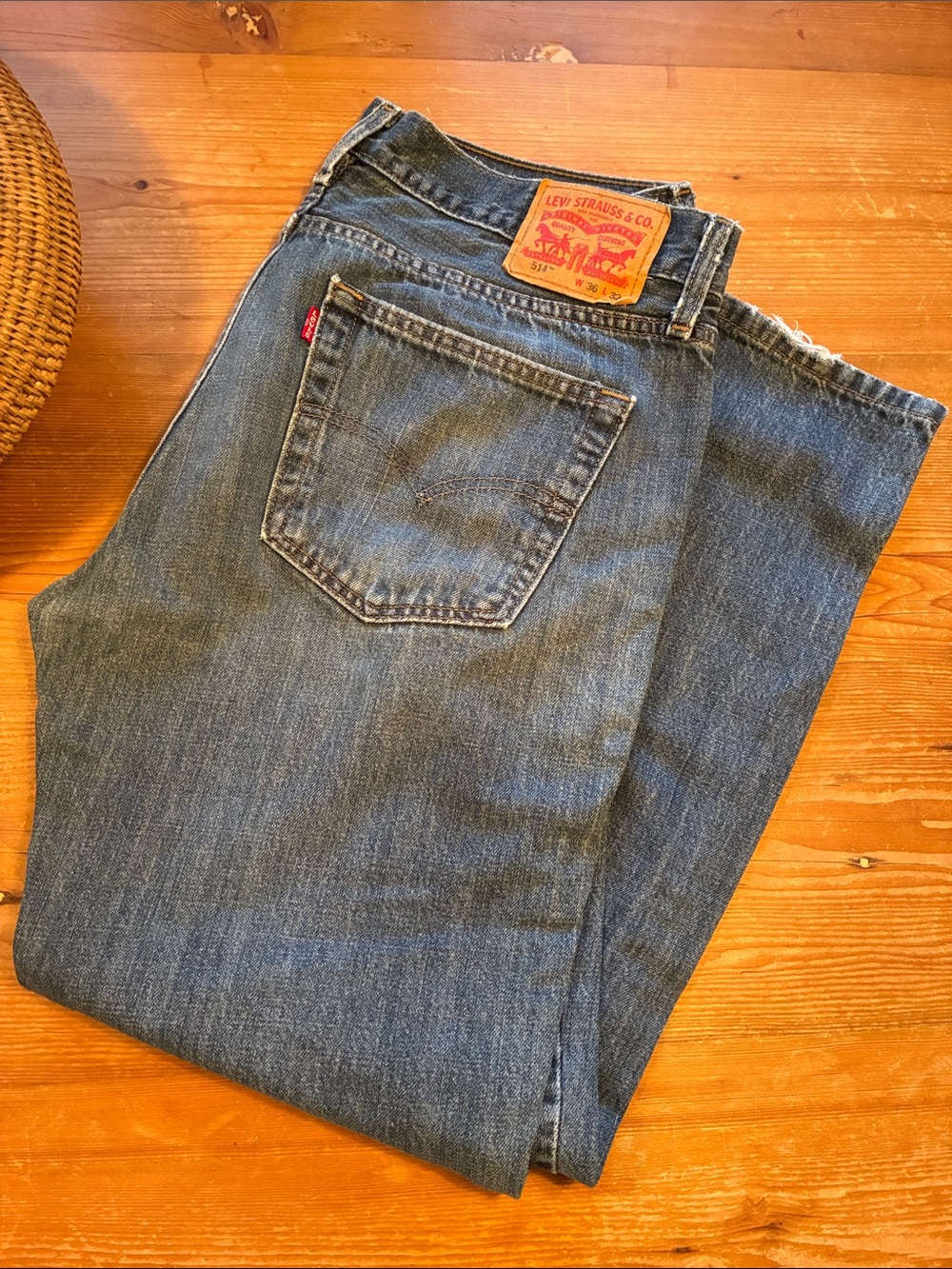 Men’s Levi’s 514 Medium Rinse Blue Jeans - 36 x 32